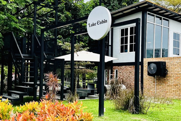 Lake Cabin at Pit-Stop @ Anjung Floria