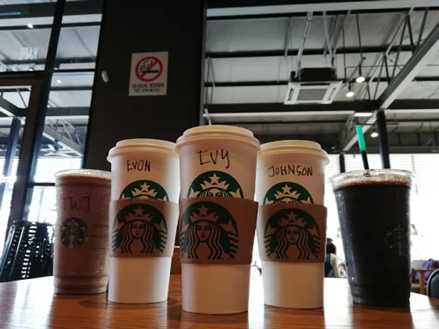 Starbucks Amanjaya DT Starbucks Amanjaya DT
