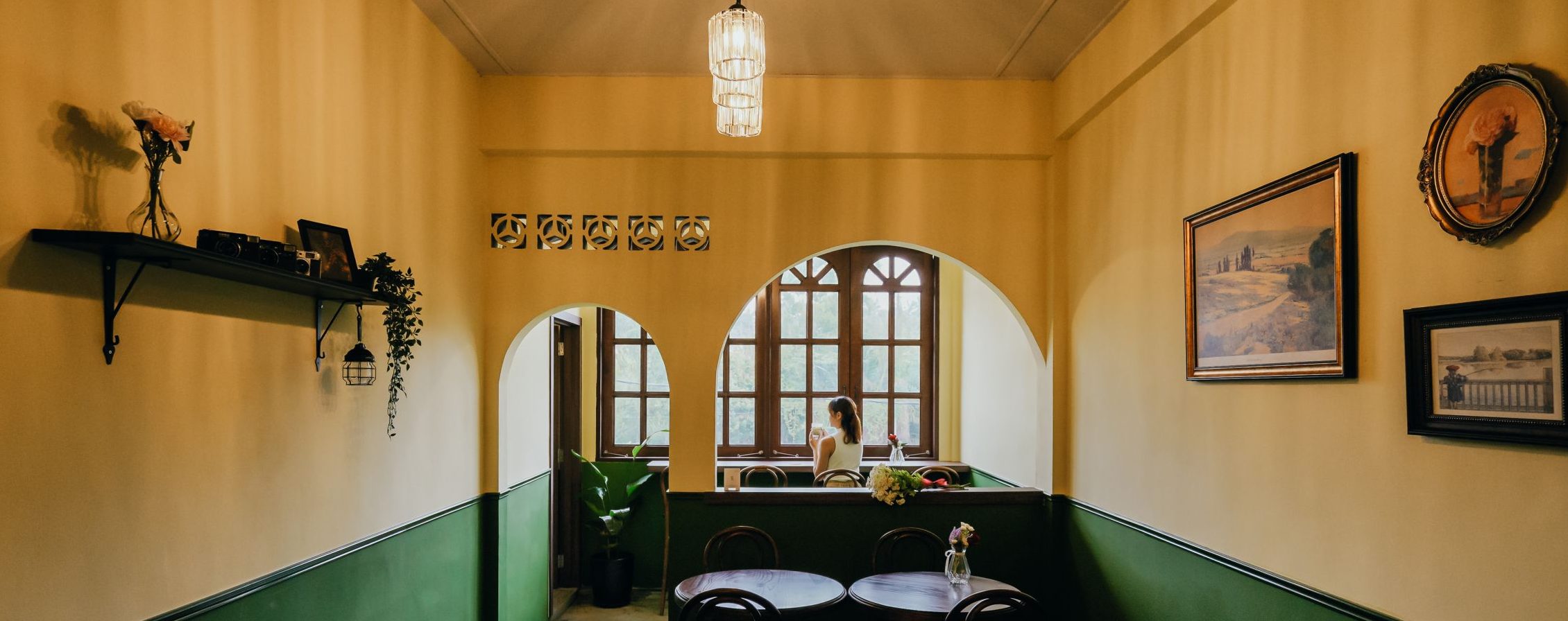 the upper floor cafe