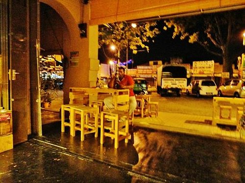 Woody Cafe